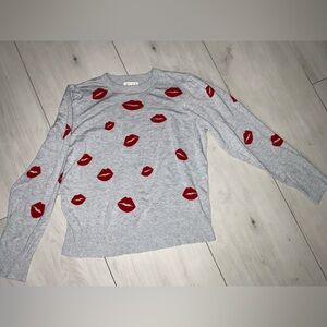 Marled Gray Sweater with Red Lips